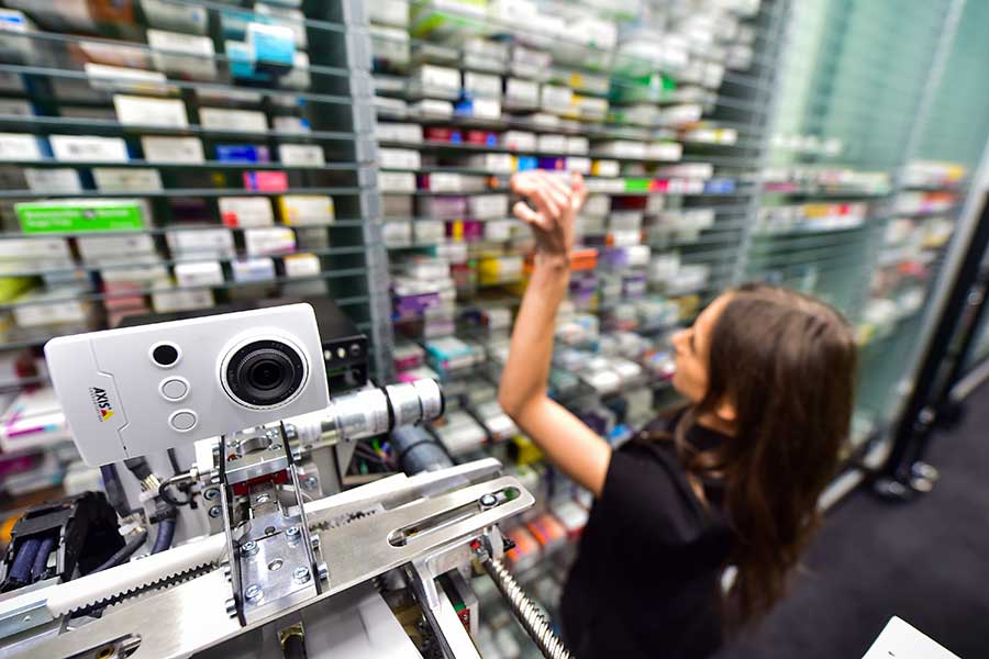 robot-medicine-dispensing-inspire-pharmacy-03